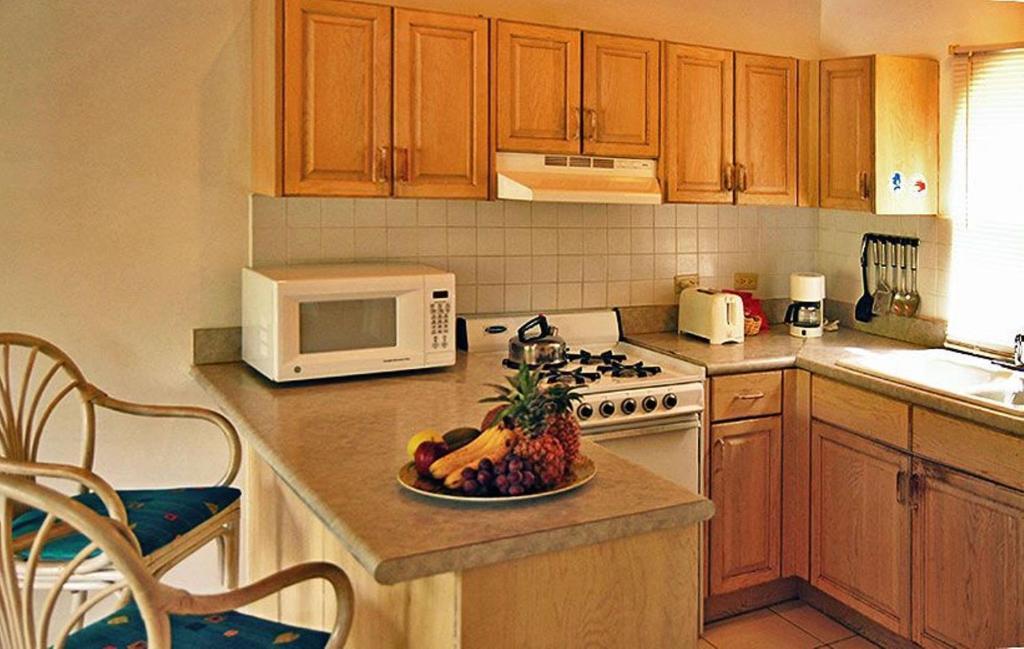 Dickenson Bay Cottages Cedar Grove Номер фото